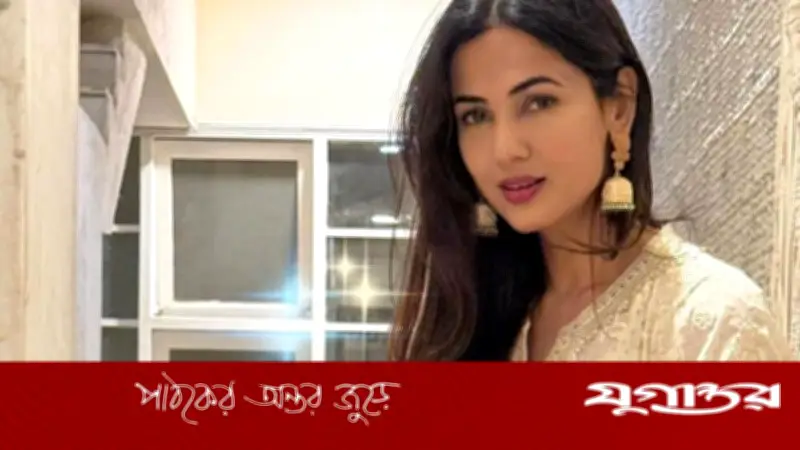 দুবাই বিমানবন্দরে আটকা বলিউড তারকা সোনাল চৌহানের সাহায্য চাওয়া মোদির কাছে