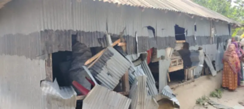 কুষ্টিয়ায় দীর্ঘদিনের বিরোধের জেরে সংঘর্ষ, বাড়িঘর ভাঙচুর ও লুটপাট