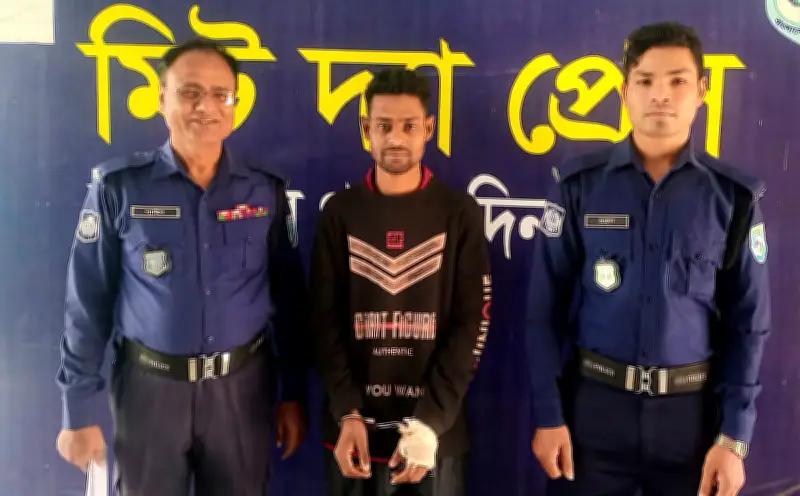 দিনাজপুরে দ্বিতীয় স্ত্রীকে কুপিয়ে জখম ও নাক কাটার অভিযোগে যুবক গ্রেপ্তার