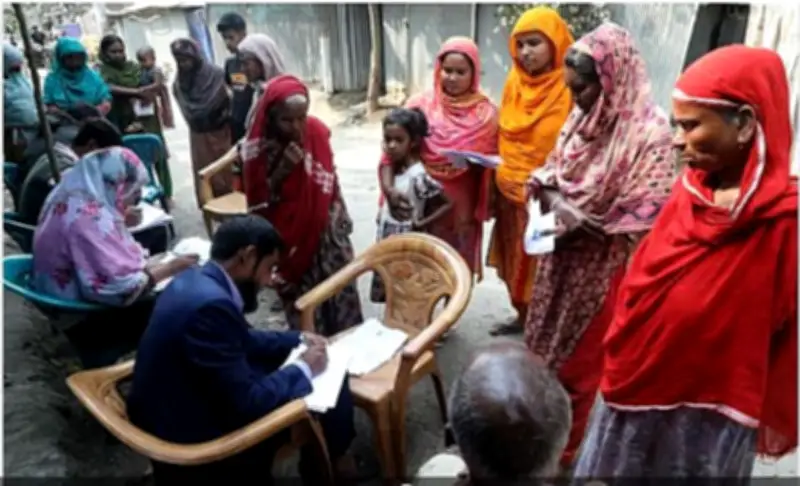 পরীক্ষামূলক ফ্যামিলি কার্ড বিতরণ: সরকারের প্রস্তুতি ও উন্নয়ন গবেষণার গুরুত্ব