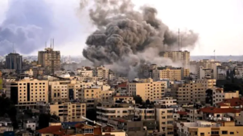 মধ্যপ্রাচ্যে বাংলাদেশিদের জন্য ২৪/৭ হটলাইন চালু, দেশত্যাগে নিষেধাজ্ঞা সঞ্জিদা-নজরুলের