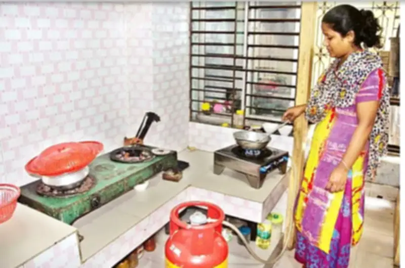 রোকেয়া বিশ্ববিদ্যালয়ে জ্বালানি সংকট: শিক্ষার্থীদের উদ্যোগ ও স্থানীয় সমাধানের আহ্বান