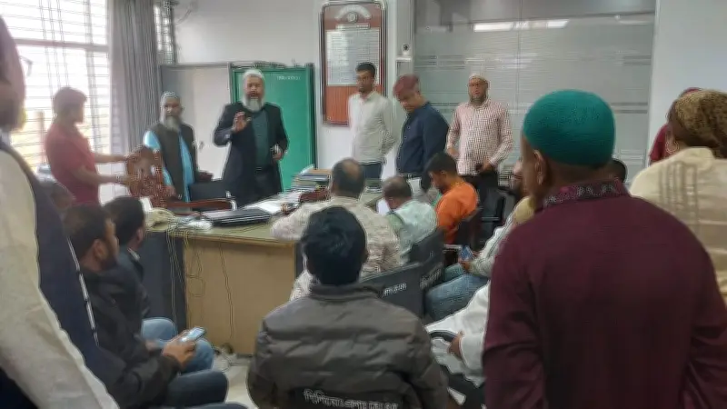 পদোন্নতির দাবিতে দিনাজপুর শিক্ষা বোর্ডের চেয়ারম্যান অবরুদ্ধ, কর্মচারীদের সাথে আলোচনা চলছে