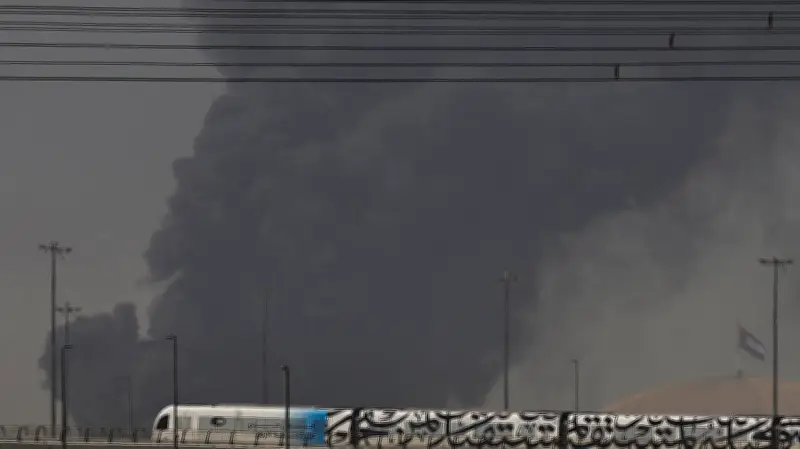 ইরানের হামলায় উপসাগরীয় অঞ্চলে ধ্বংসযজ্ঞ: দুবাই-আবুধাবিসহ কাতার-বাহরাইন লক্ষ্য