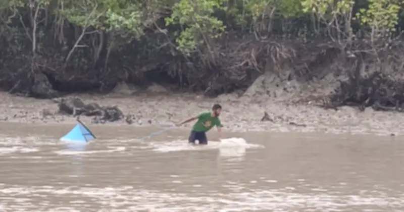 সুন্দরবনে দুই মাসের নিষেধাজ্ঞা শেষে পুনরায় শুরু হলো কাঁকড়া সংগ্রহ