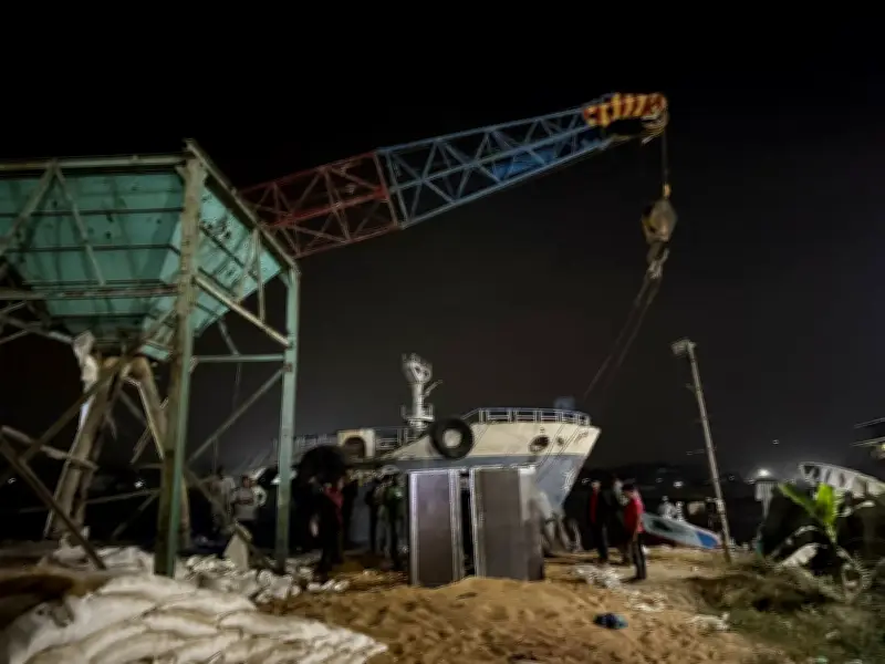 নারায়ণগঞ্জের রূপগঞ্জে জাহাজ থেকে গম আনলোডের সময় ক্রেনের তার ছিঁড়ে দুই শ্রমিক নিহত, আহত আরও দুই