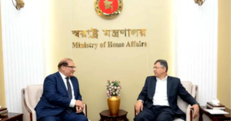 পাকিস্তানি হাইকমিশনারের সঙ্গে স্বরাষ্ট্রমন্ত্রীর বৈঠক: সন্ত্রাস দমন ও সহযোগিতা নিয়ে আলোচনা