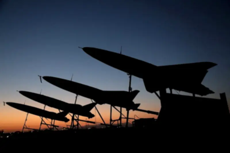 আবুধাবির নৌঘাঁটিতে ইরানের ড্রোন হামলা, আমিরাতের প্রতিরক্ষা মন্ত্রণালয় তীব্র নিন্দা জানিয়েছে