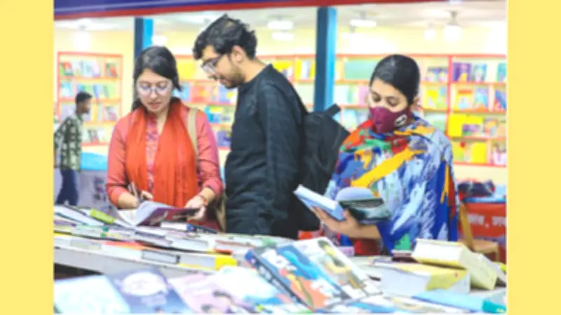 অমর একুশে বইমেলার চতুর্থ দিন: নিরিবিলি পরিবেশে পাঠকের স্বস্তি, নতুন বইয়ের মোড়ক উন্মোচন