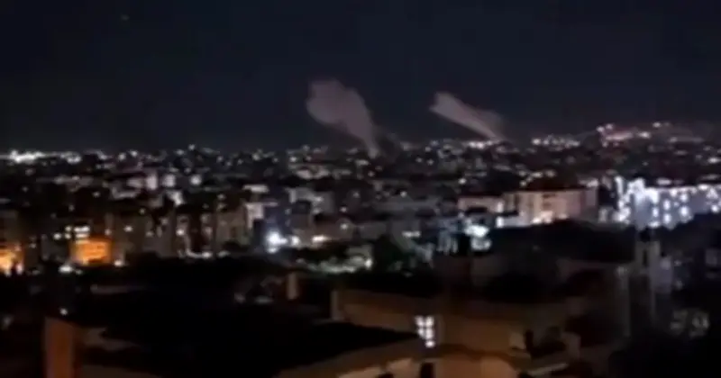 ইসরায়েলের ব্যাপক হামলায় উত্তাল লেবানন, হিজবুল্লাহর ক্ষেপণাস্ত্র আক্রমণের জবাব