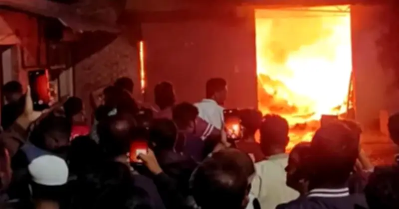 রাজশাহীর কাটাখালীতে খাদ্য গুদামে ভয়াবহ অগ্নিকাণ্ড, কোটি টাকার ক্ষয়ক্ষতি