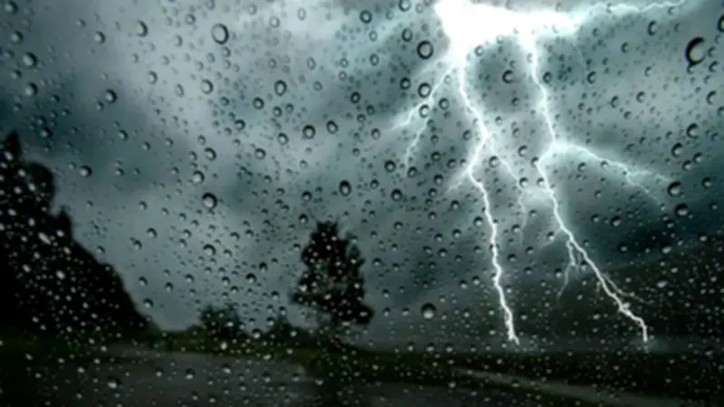 বজ্রবৃষ্টি ও তাপমাত্রা বৃদ্ধির পূর্বাভাস, মধ্যপ্রাচ্য সংকটে বিমান চলাচল ব্যাহত