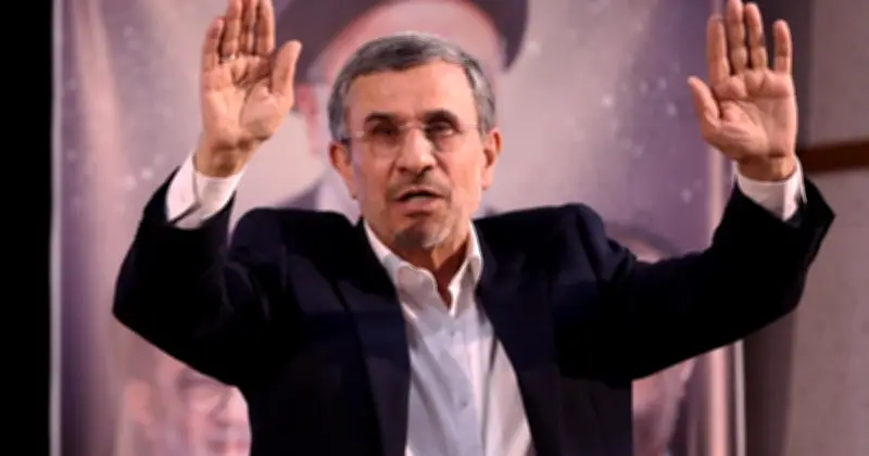 ইরানের সাবেক প্রেসিডেন্ট মাহমুদ আহমাদিনেজাদ সুস্থ, হামলায় তিন দেহরক্ষী নিহত