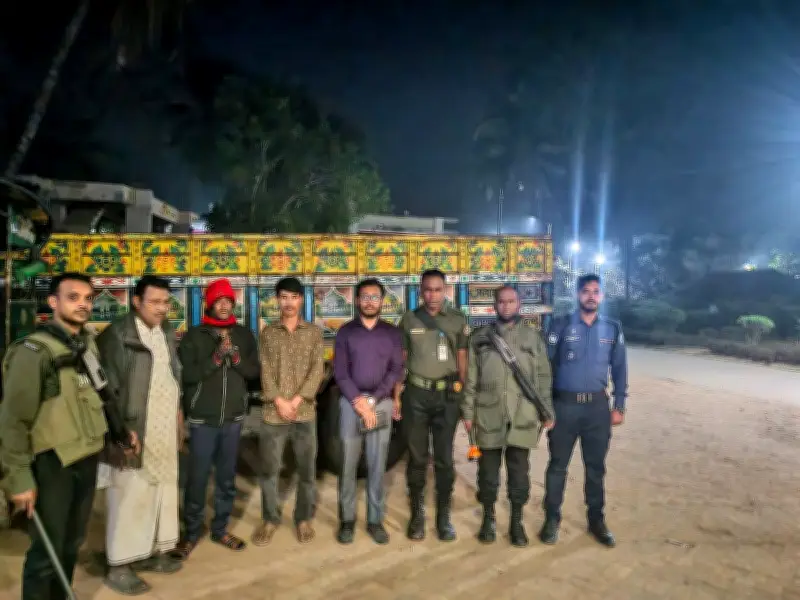 বাঁশখালীতে অবৈধ মাটি কাটার তথ্য ফাঁসের দায়ে তিনজনের কারাদণ্ড