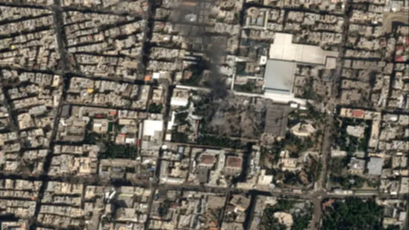 ইসরায়েলি যুদ্ধবিমানে ইরানের সর্বোচ্চ নেতা খামেনির কম্পাউন্ডে ৩০টি বোমা হামলা