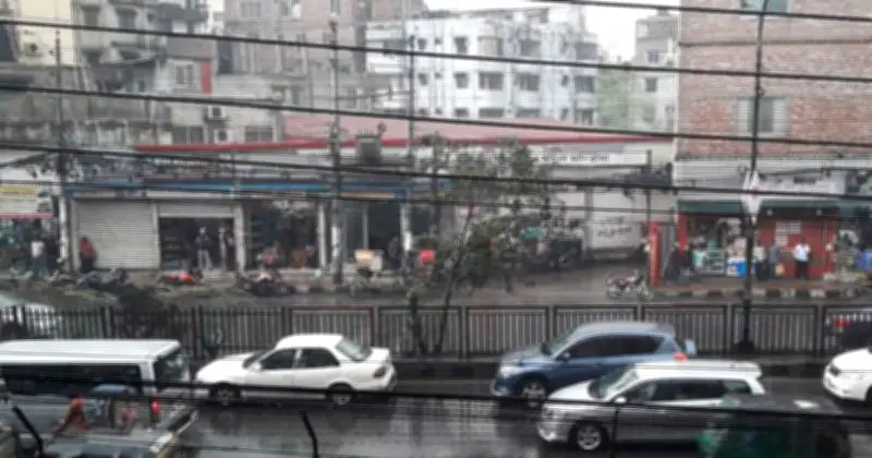 ঢাকায় বৃষ্টিতে স্বস্তি, তাপমাত্রা কমার সম্ভাবনা