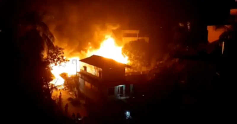 বান্দরবানে ভয়াবহ অগ্নিকাণ্ডে ছয়টি বাড়ি ও একটি রেস্তোরাঁ পুড়ে ছাই