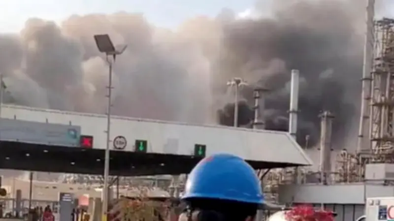 ইরানের হামলায় সৌদি আরবের তেল শোধনাগার বন্ধ, মধ্যপ্রাচ্যে জ্বালানি সংকট
