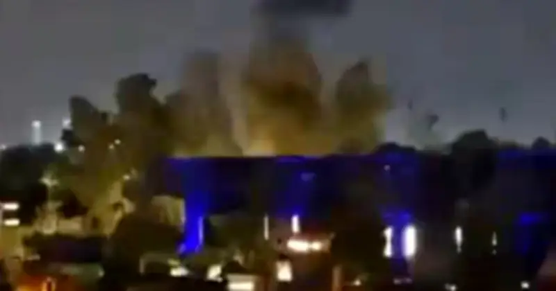 সৌদি আরবের রিয়াদে মার্কিন দূতাবাসে ড্রোন হামলা: বিস্ফোরণ ও আগুনের ঘটনা