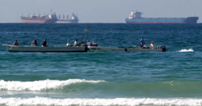 ইরানের হরমুজ প্রণালি বন্ধের হুমকি: বিশ্ব জ্বালানি বাজারে উত্তেজনা