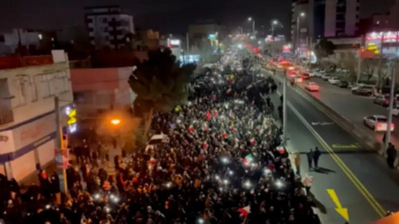 প্রথম আলোর ভিডিও প্রতিবেদন: আন্তর্জাতিক সংবাদে নতুন দৃষ্টিভঙ্গি
