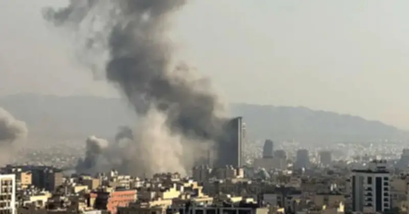 ইরানে যুদ্ধের মধ্যেই ভূমিকম্প, হতাহতের সংখ্যা ৭০০ ছাড়িয়েছে