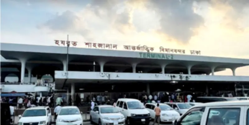 বিমানবন্দরে ৩৯টি ফ্লাইট বাতিল, উপকূলরক্ষী বাহিনীকে প্রস্তুত থাকার নির্দেশ প্রধানমন্ত্রীর