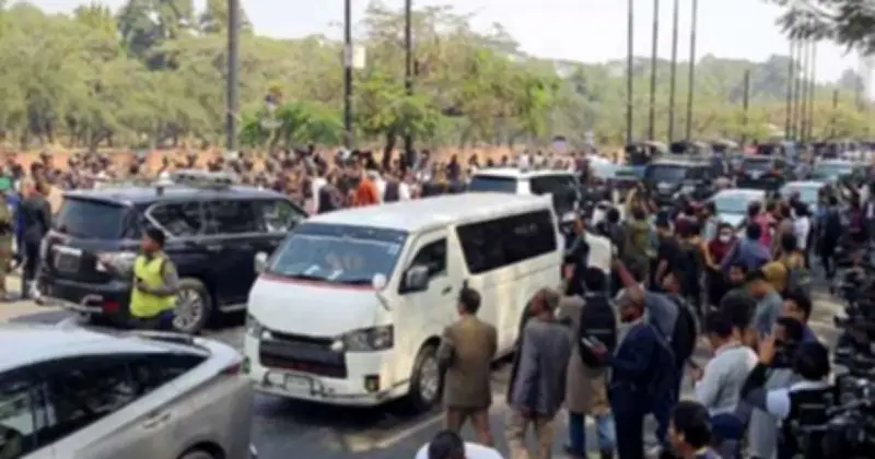 ভিআইপি প্রটোকল ছাড়ায় রাজধানীতে যানবাহনের গতি বেড়েছে ১৭ শতাংশ