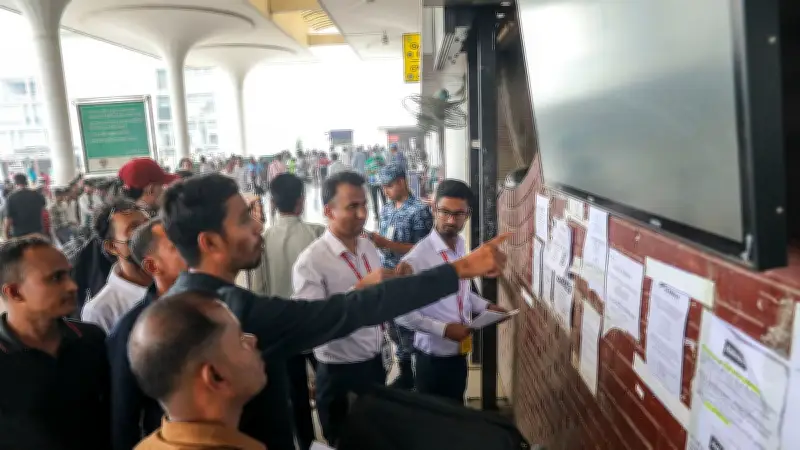 বিমানবন্দরে ফ্লাইট বাতিলের দৃশ্য: যাত্রীদের হতাশা ও অনিশ্চয়তা