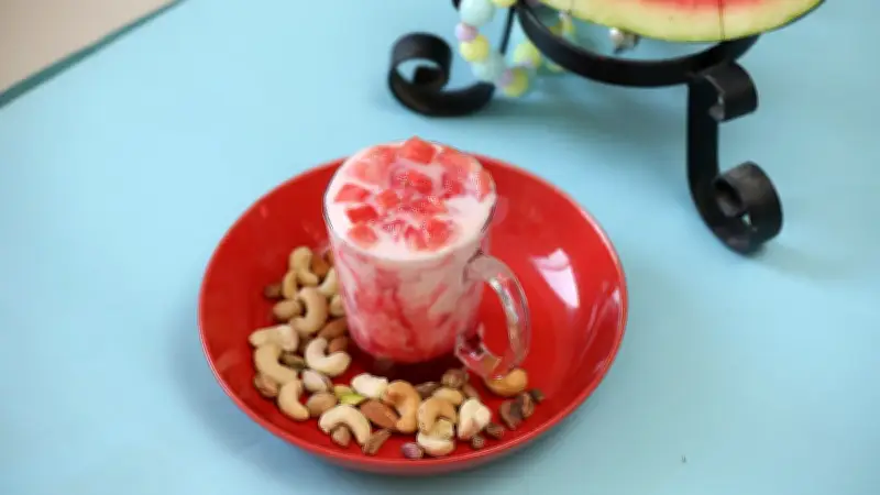 গরমে প্রশান্তি: তরমুজ দুধ শরবত তৈরির সহজ রেসিপি