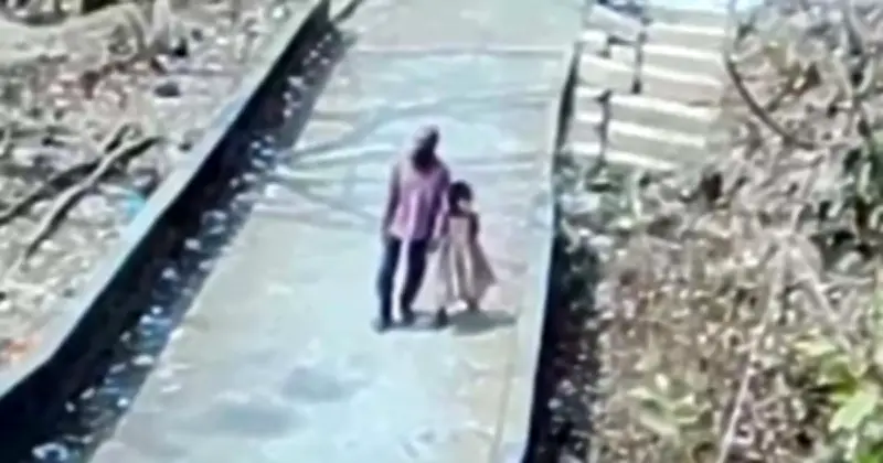 চকলেটের লোভে পাহাড়ে নিয়ে আট বছরের শিশুকে হত্যাচেষ্টা, প্রতিবেশী গ্রেফতার