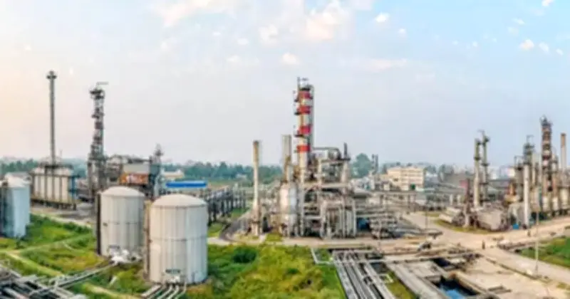 মধ্যপ্রাচ্য সংকটে বাংলাদেশের জ্বালানি সরবরাহ: মজুত ও আমদানি ঝুঁকি নিয়ে নতুন আলোচনা