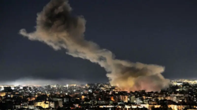 মধ্যপ্রাচ্যে আটকেপড়া ব্রিটিশদের উদ্ধারে চার্টার্ড ফ্লাইট ও অন্যান্য গুরুত্বপূর্ণ খবর