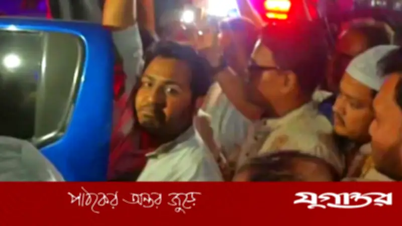 ফ্যাসিস্ট বলায় এনসিপি এমপিকে ঘেরাও, পুলিশের উদ্ধার নারায়ণগঞ্জে