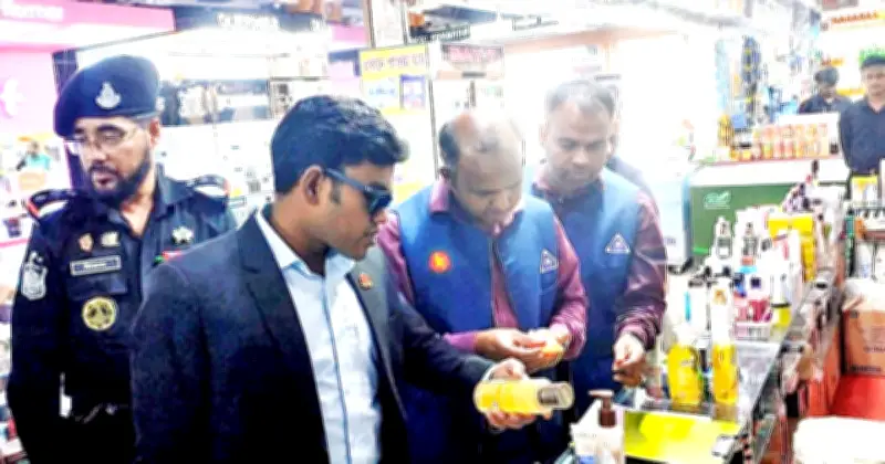 খুলনায় মোবাইল কোর্ট অভিযান: নিউ মার্কেটের সুপার শপ ও নূরজাহান ফুডের বিরুদ্ধে জরিমানা