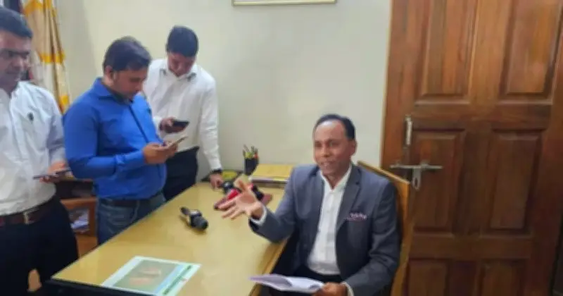 ভূমি প্রতিমন্ত্রীর অঘোষিত পরিদর্শনে সিদ্ধিরগঞ্জ ভূমি অফিস তালাবদ্ধ, কর্মকর্তা অনুপস্থিত