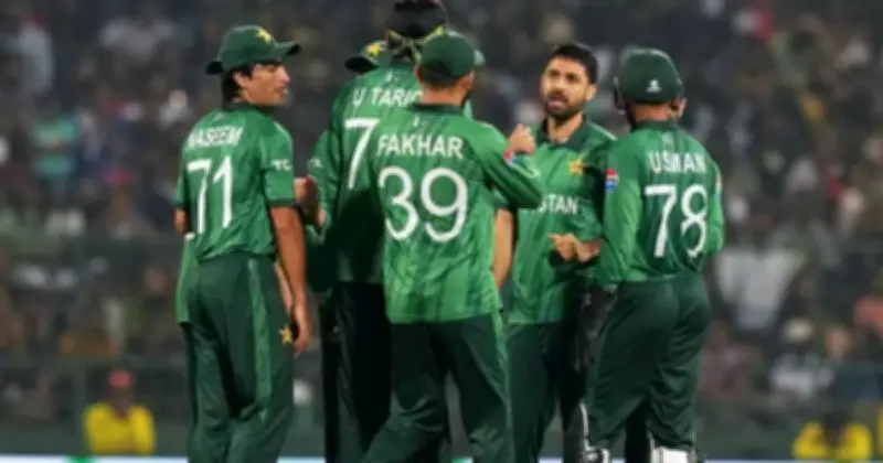 পাকিস্তানি ক্রিকেটারদের জরিমানা নিয়ে মোহাম্মদ আমিরের তীব্র প্রতিক্রিয়া