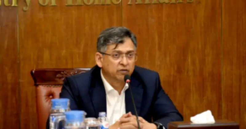 স্বরাষ্ট্রমন্ত্রীর ঘোষণা: ঢাকায় চাঁদাবাজদের বিরুদ্ধে বিশেষ অভিযান আসছে