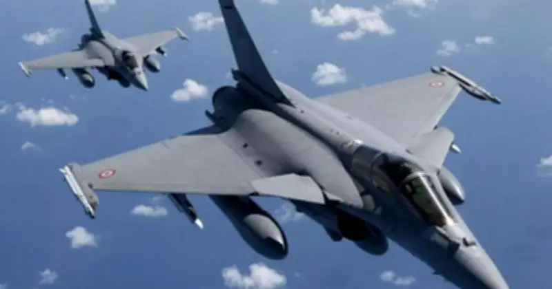 ইসরায়েলের তেহরানে নতুন হামলা, ফ্রান্সের যুদ্ধবিমান ও বিমানবাহক মোতায়েন