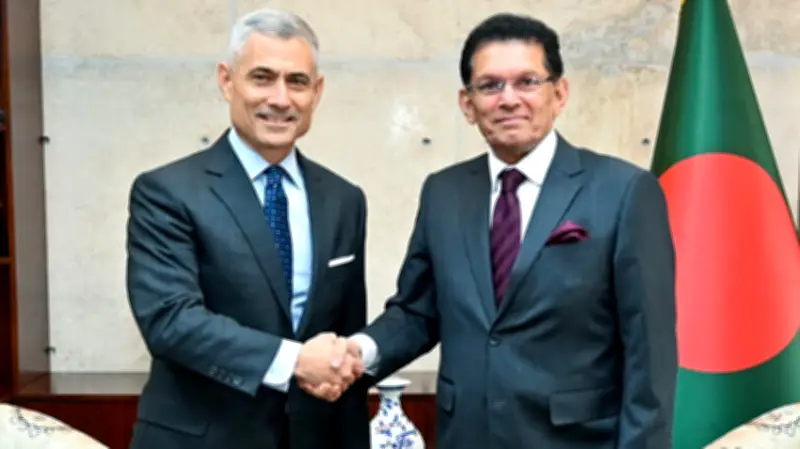 বাংলাদেশের 'প্রথম' নীতি ও ইরানি জাহাজ হামলার পর ১০০ নিখোঁজ: প্রধানমন্ত্রীর ই-স্বাস্থ্য কার্ড নির্দেশ