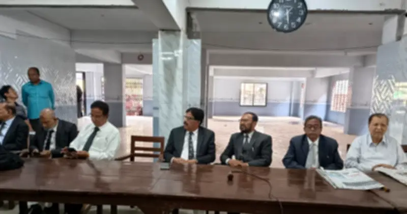 যশোরে আইনজীবীদের আদালত বর্জন: তিনটি আদালতে কাজ বন্ধের ঘোষণা