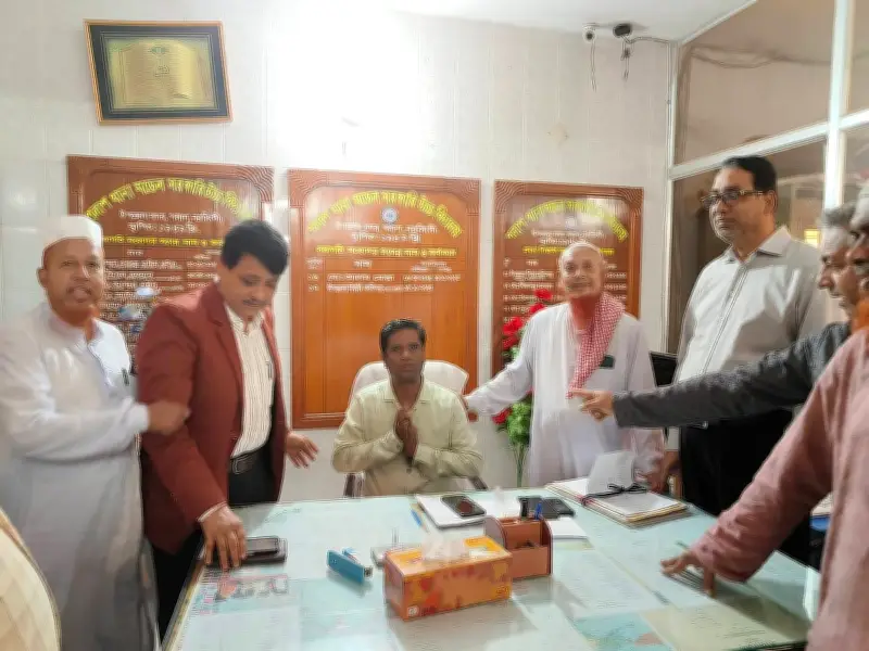 নরসিংদীর পলাশে প্রধান শিক্ষক বরুণ চন্দ্র দাসের দায়িত্বে ফেরা: ১৮ মাস পর পুনর্বহাল