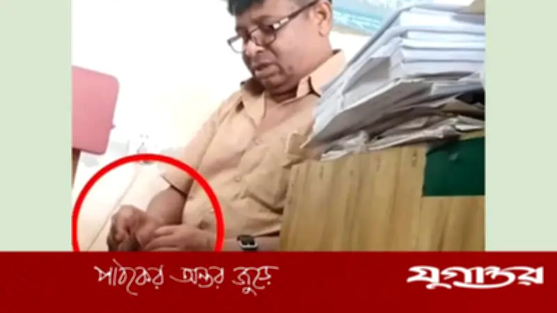 লক্ষ্মীপুরে প্রকৌশলীর ঘুস গ্রহণের ভিডিও ভাইরাল, ফাইল আটকে লাখ টাকা নেন