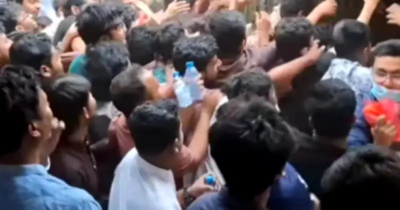 জাহাঙ্গীরনগর বিশ্ববিদ্যালয়ে ছাত্রশিবিরের ইফতার মাহফিলে খাবার সংকট ও অব্যবস্থাপনার অভিযোগ