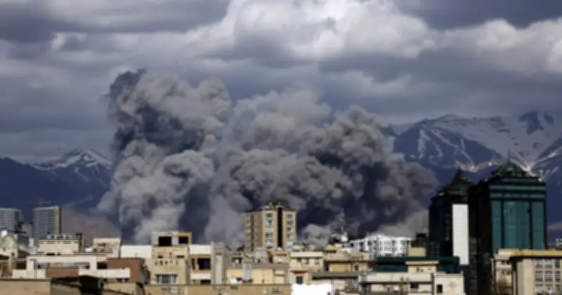 ইরানের ১৯তম ধাপের হামলা: ইসরায়েল-মার্কিন ঘাঁটিতে ক্ষেপণাস্ত্র ও ড্রোন আক্রমণ