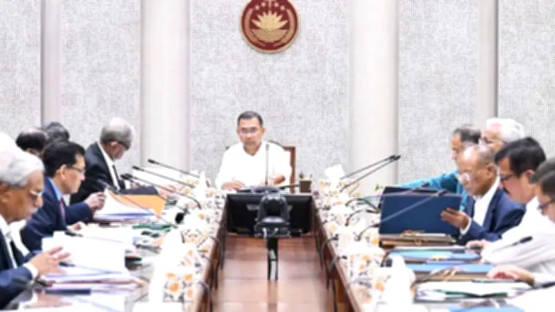 সরকারি কর্মকর্তাদের বিদেশ ভ্রমণে নতুন নীতিমালা: অনুমোদনের ক্ষমতা এখন প্রধানমন্ত্রীর কার্যালয়ের