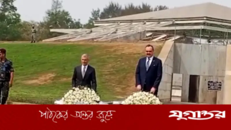 যুক্তরাষ্ট্রের সহকারী পররাষ্ট্রমন্ত্রী পল কাপুরের ঢাকা সফরে জিয়াউর রহমান ও খালেদা জিয়ার কবরে শ্রদ্ধা