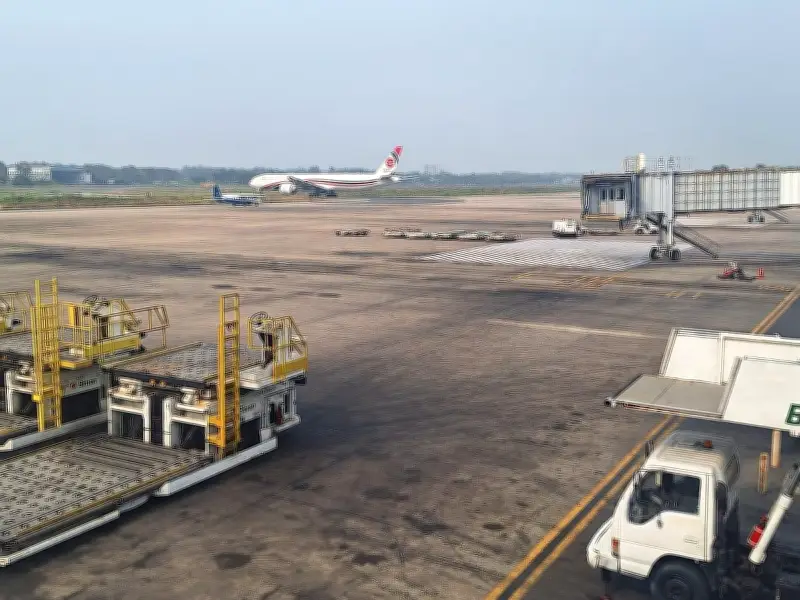 মধ্যপ্রাচ্য সংঘাতে চট্টগ্রাম বিমানবন্দরে ৫০ ফ্লাইট বাতিল, যাত্রীদের দুর্ভোগ