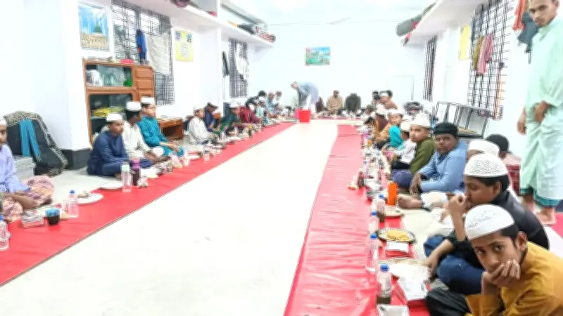 নাটোরে বন্ধুসভার উদ্যোগে এতিম শিশুদের জন্য বিশেষ ইফতার আয়োজন