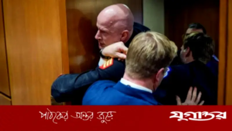 ইরানের পক্ষে স্লোগান দিলে মার্কিন সিনেট প্রার্থীর হাত ভাঙল পুলিশের ধস্তাধস্তিতে